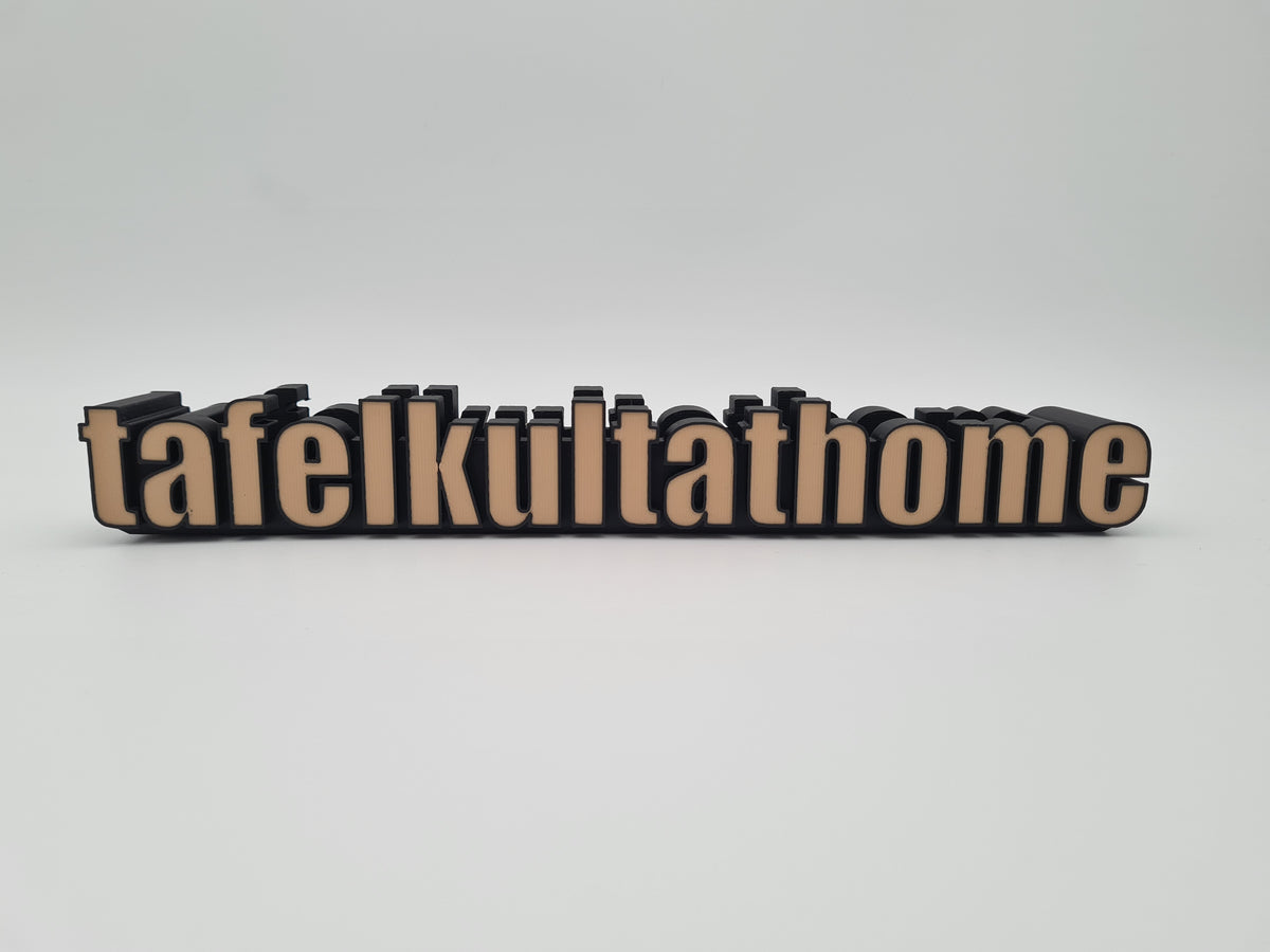 Personalisierter Visitenkartenhalter mit Firmenschriftzug, Füllfarbe Desert Tan, Rahmen schwarz – aus mattem PLA, 3D-Druck von print3design