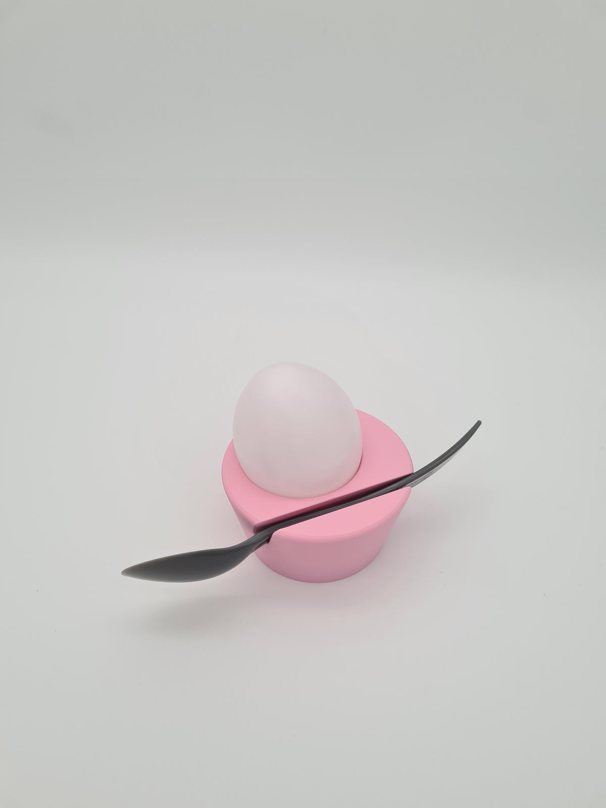 Eierbecher „Eggcellence“ in Sakura Pink mit Löffelhalter – Frühstücksdeko aus mattem PLA, 3D-Druck von print3design
