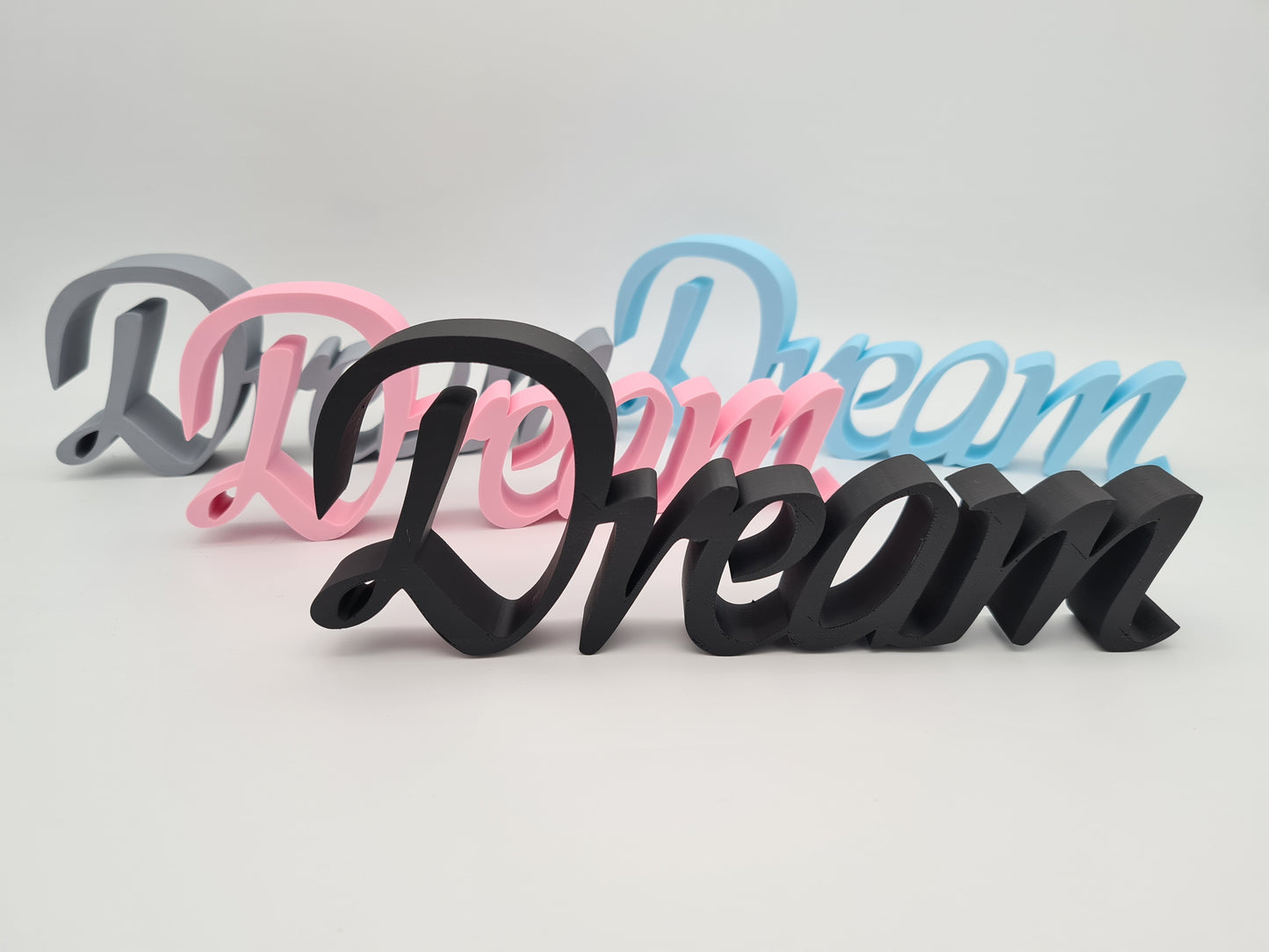 3D-gedruckter Deko-Schriftzug „Dream“ aus mattem PLA – Wanddeko von print3design