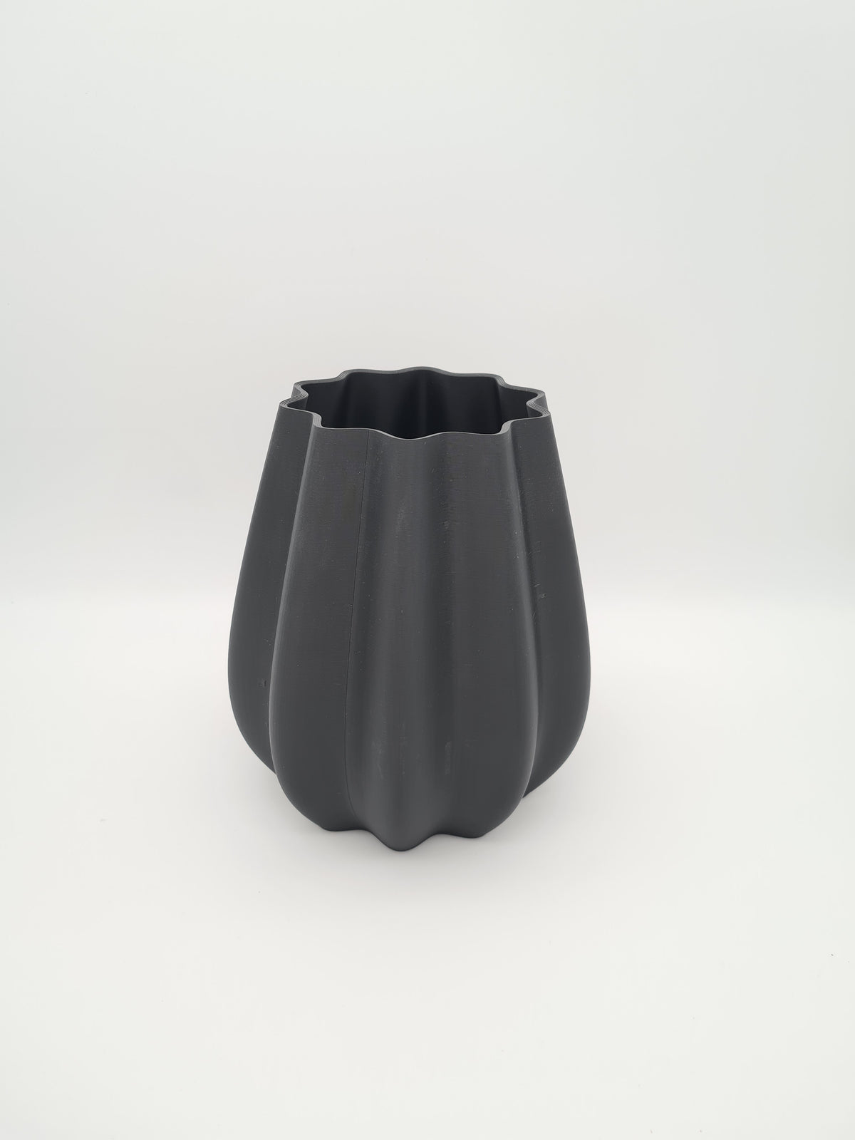 3D-gedruckte Design-Vase „Obscura“ aus mattem PLA – Wohndeko von print3design, Ansicht 2