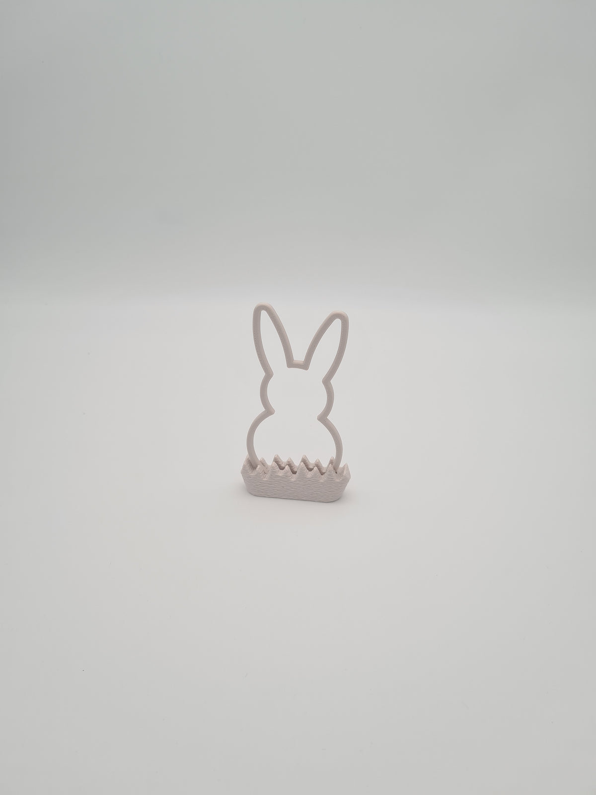 Osterhase „Outline“ klein in Bone White mit Sockel in Bone White – 3D-Druck aus PLA von print3design