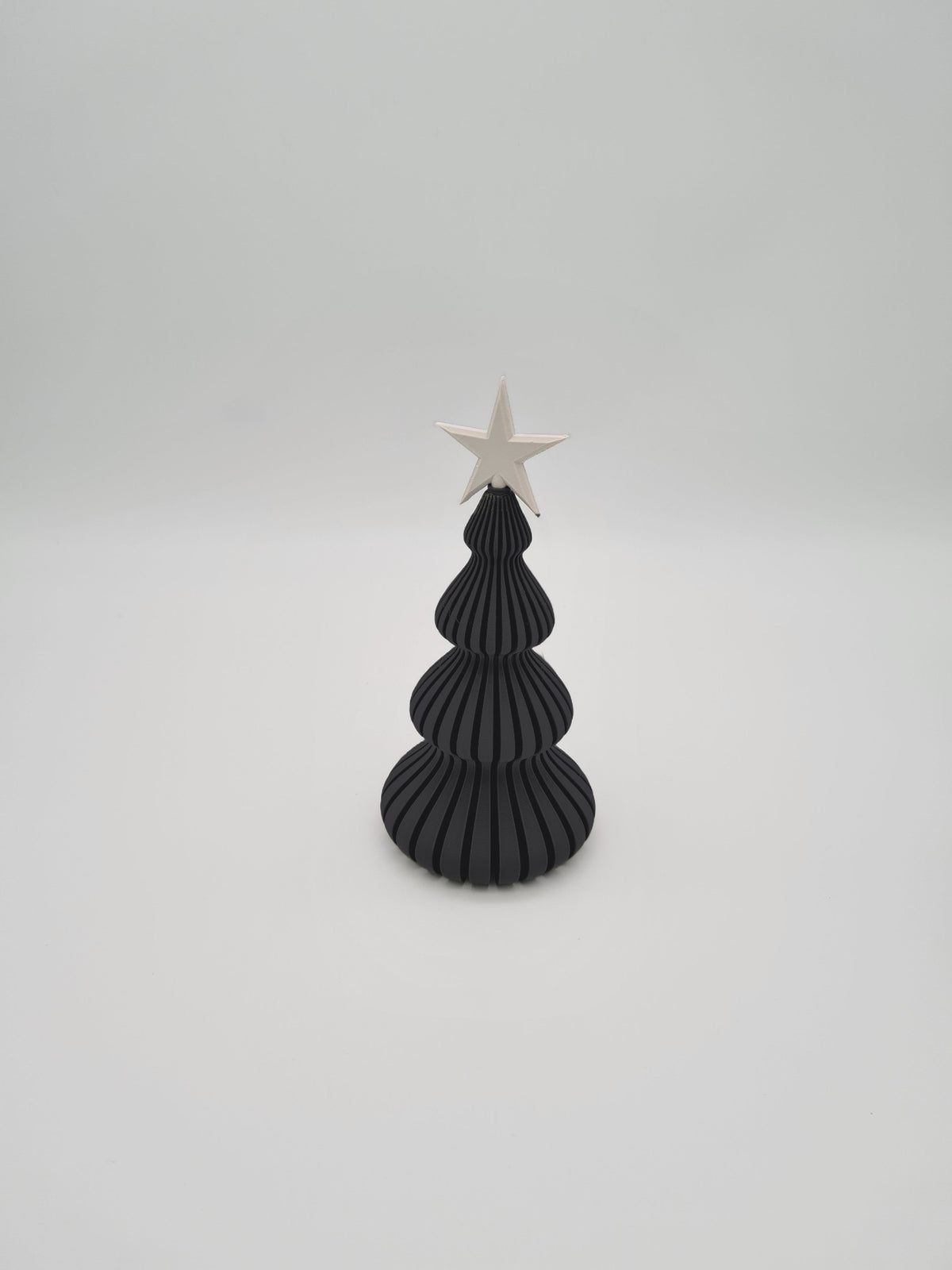 Deko-Weihnachtsbaum in Charcoal mit Stern in Bone White, 16,5 cm – Weihnachtsdeko aus mattem PLA, 3D-Druck von print3design
