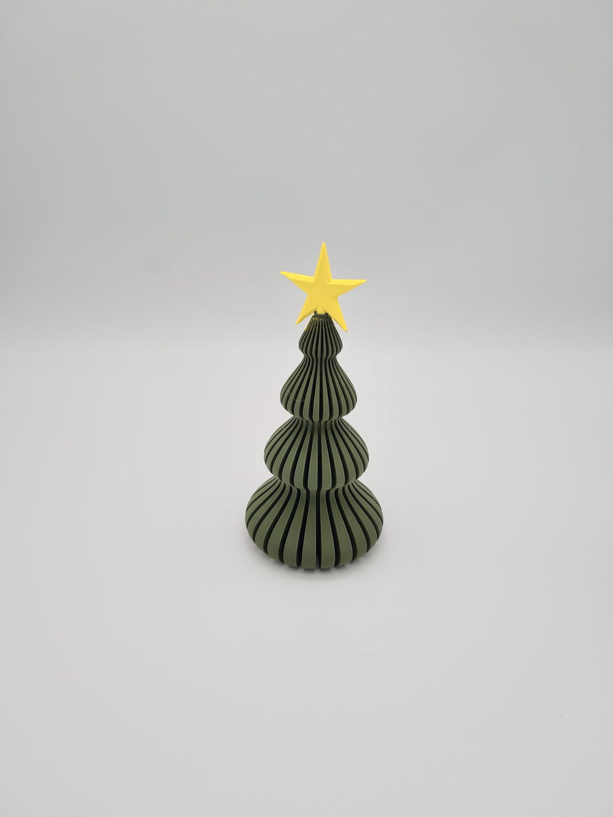 Deko-Weihnachtsbaum in Dark Green mit Stern in Lemon Yellow, 16,5 cm – Weihnachtsdeko aus mattem PLA, 3D-Druck von print3design
