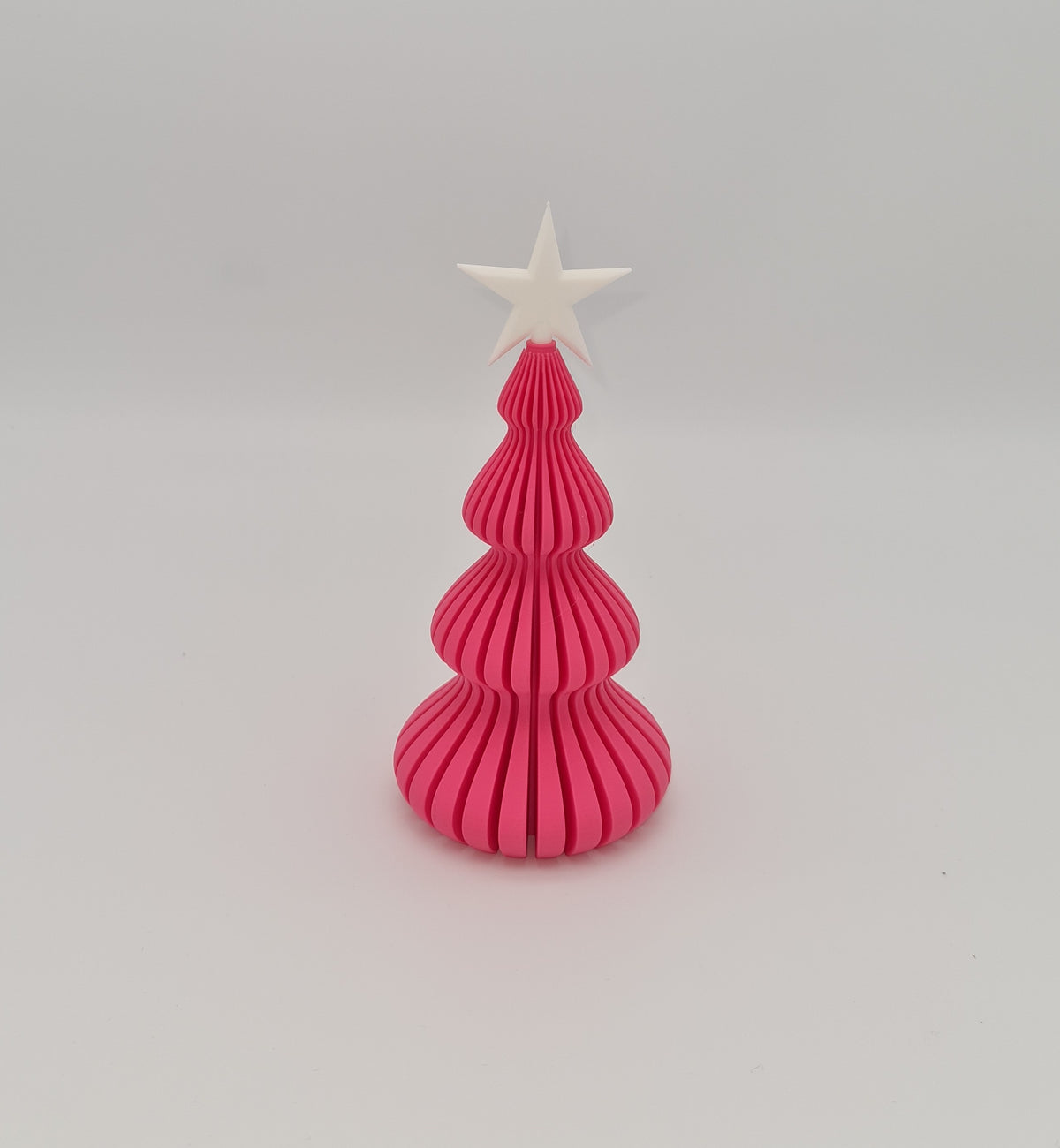 Deko-Weihnachtsbaum in Hot Pink (als Sonderfarbe erhältlich) mit Stern in Bone White – Weihnachtsdeko aus mattem PLA, 3D-Druck von print3design