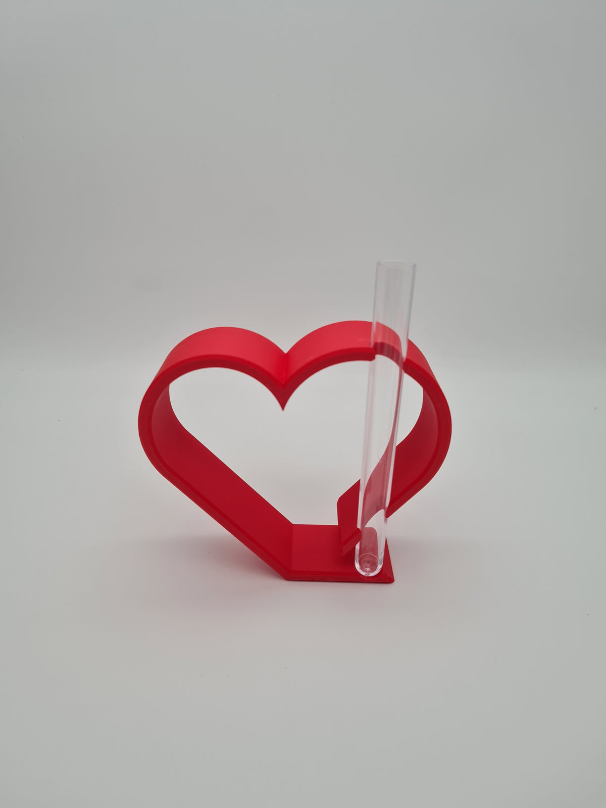 3D-gedruckte Mini-Vase „Heartline“ in Rot mit Herz und Reagenzglas – Geschenkidee von print3design