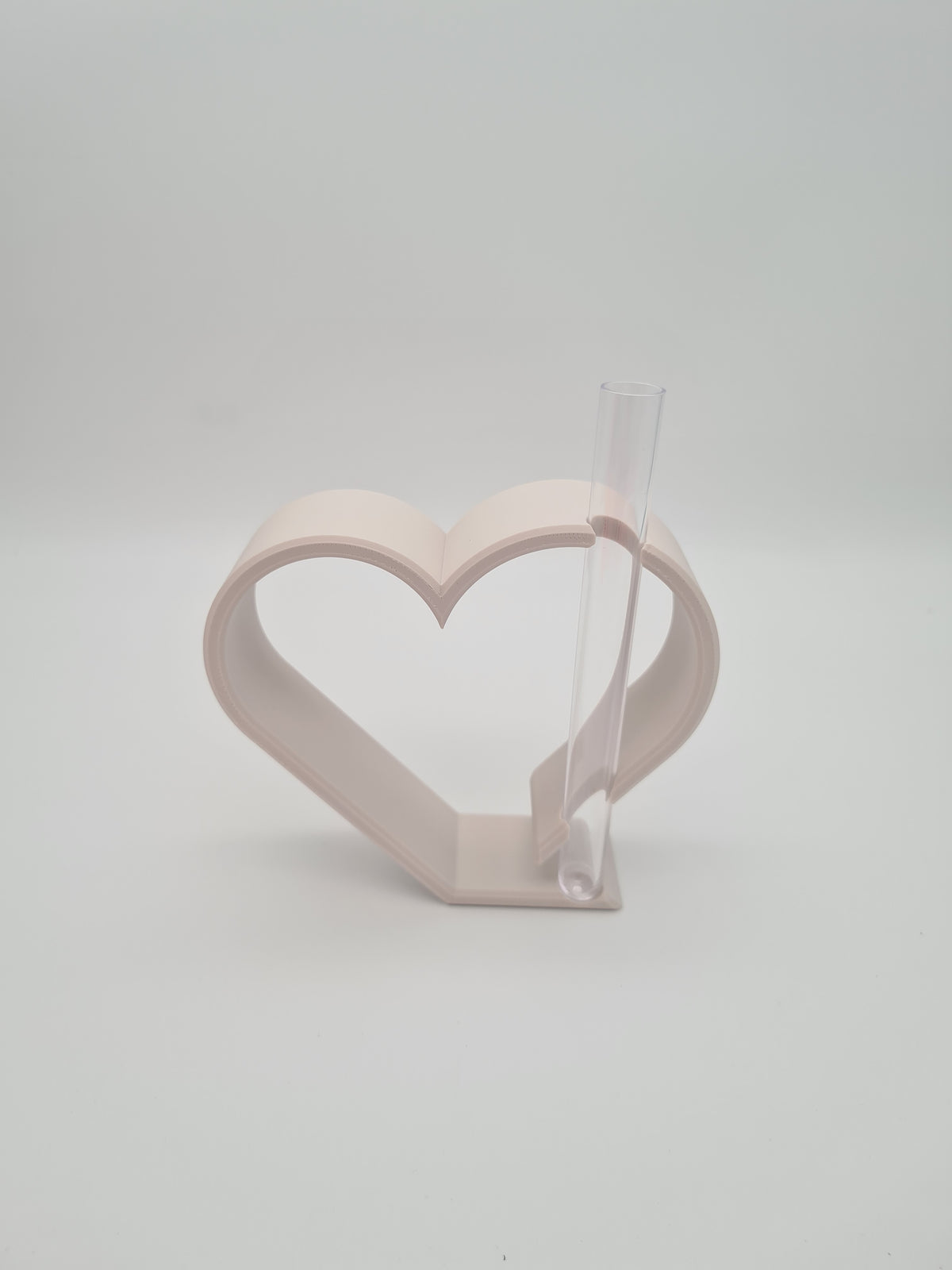 3D-gedruckte Mini-Vase „Heartline“ in Weiß mit Herz und Reagenzglas – Geschenkidee von print3design