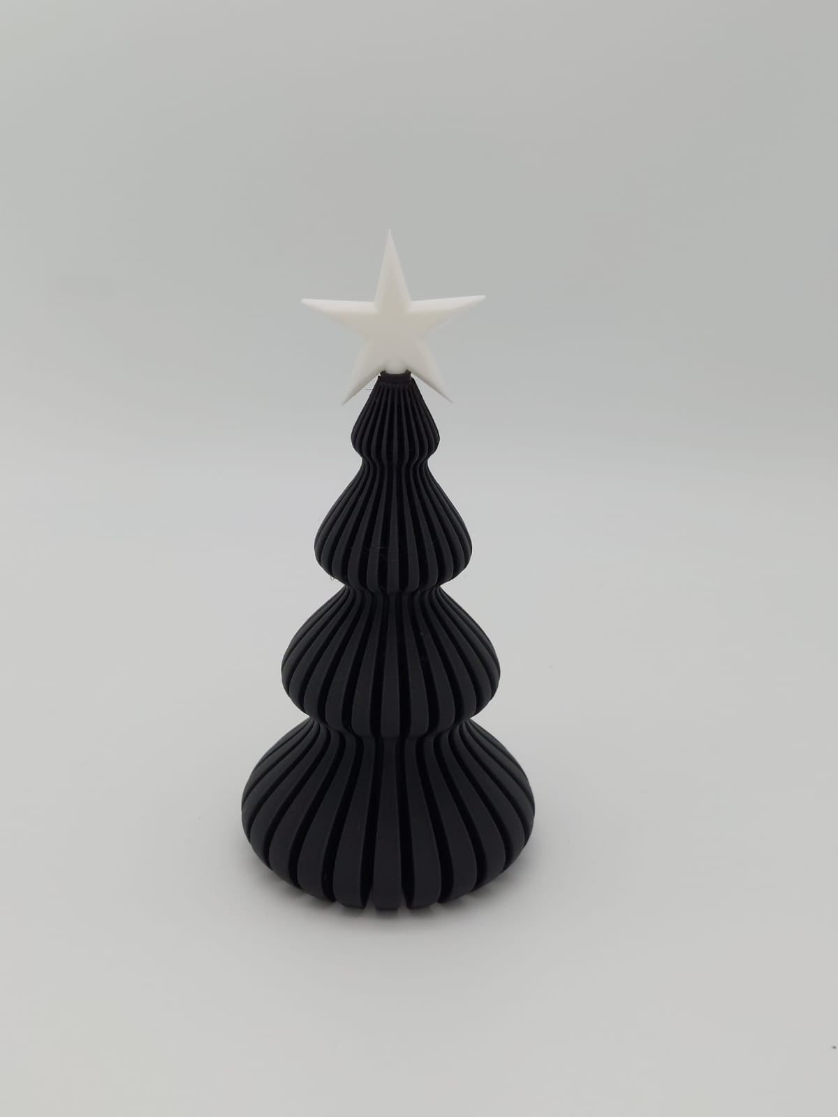Deko-Weihnachtsbaum in Charcoal mit Stern in Bone White – Weihnachtsdeko aus mattem PLA, 3D-Druck von print3design