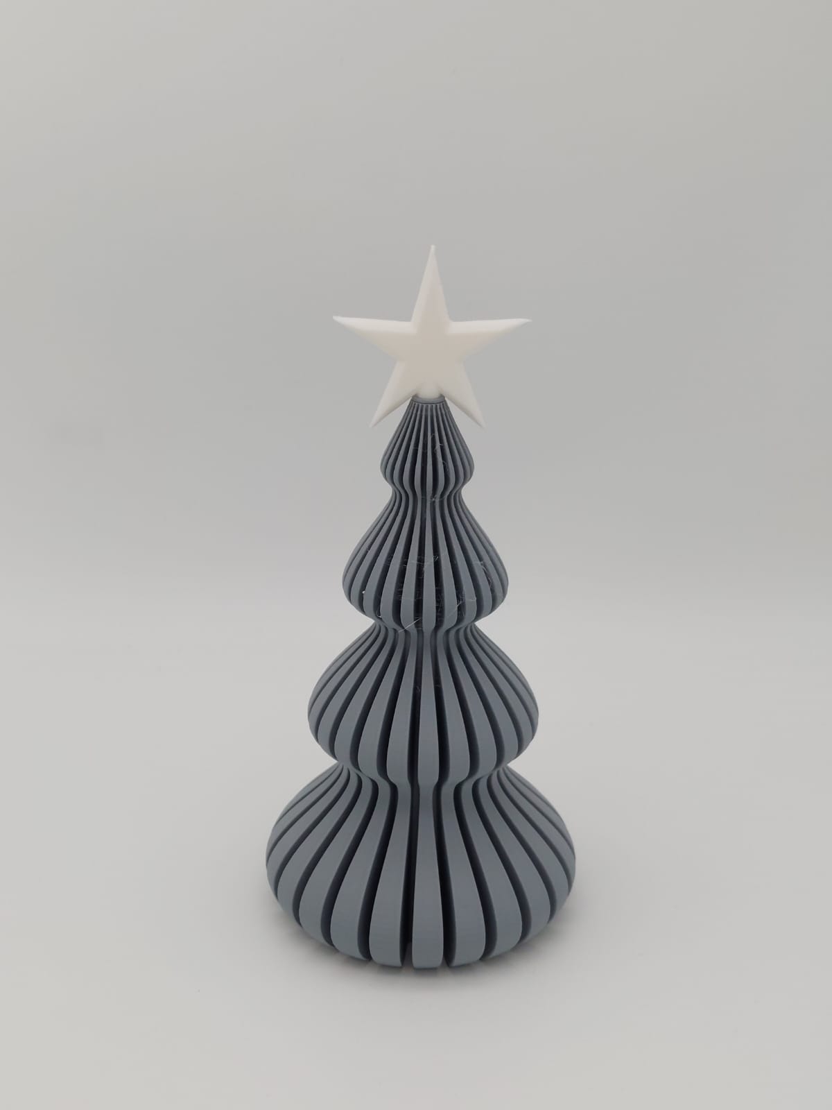 Deko-Weihnachtsbaum in Grau (als Sonderfarbe erhältlich) mit Stern in Bone White – Weihnachtsdeko aus mattem PLA, 3D-Druck von print3design