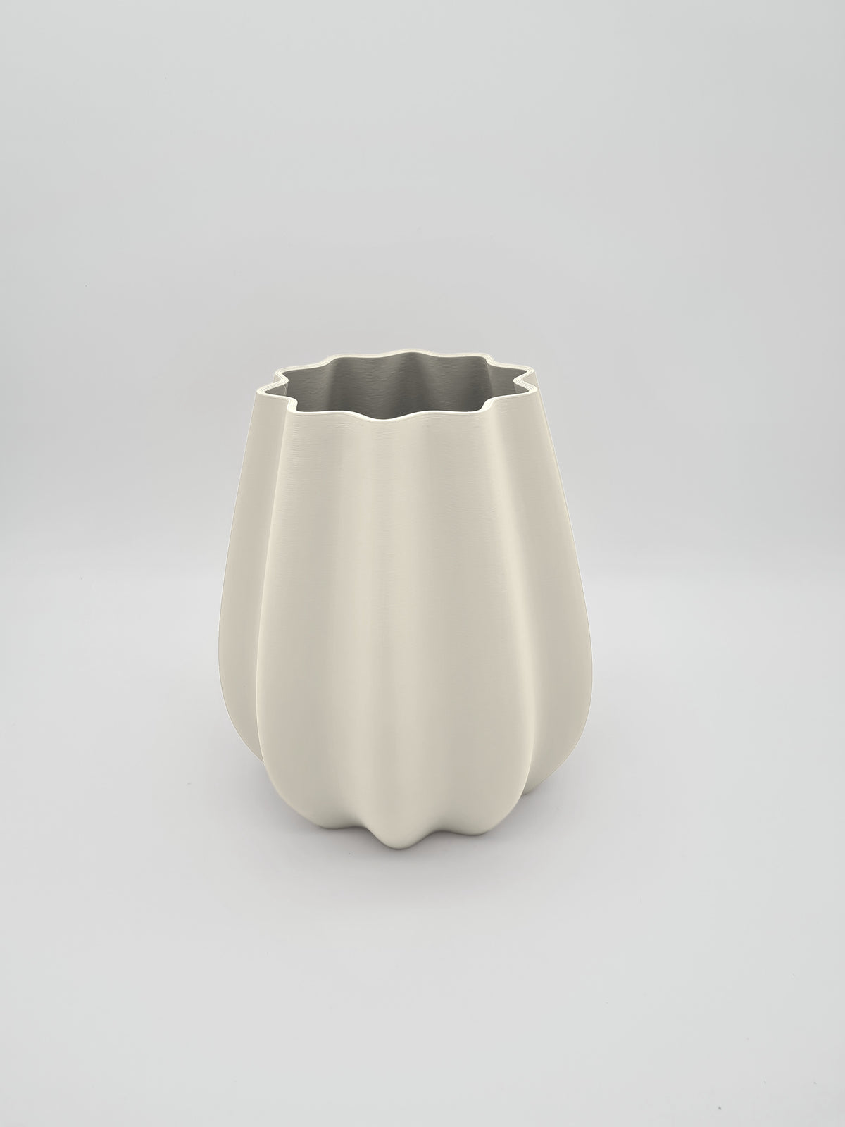 3D-gedruckte Design-Vase „Obscura“ in Bone White aus mattem PLA – Wohndeko von print3design