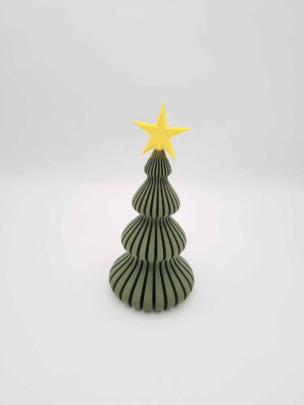 Deko-Weihnachtsbaum in Dark Green mit Stern in Lemon Yellow, 19,5 cm – Weihnachtsdeko aus mattem PLA, 3D-Druck von print3design